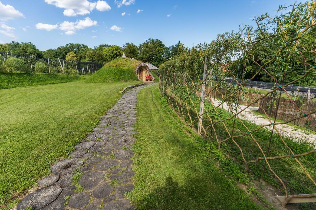 Apartma Zemljanka Ljutomer Bagian luar foto